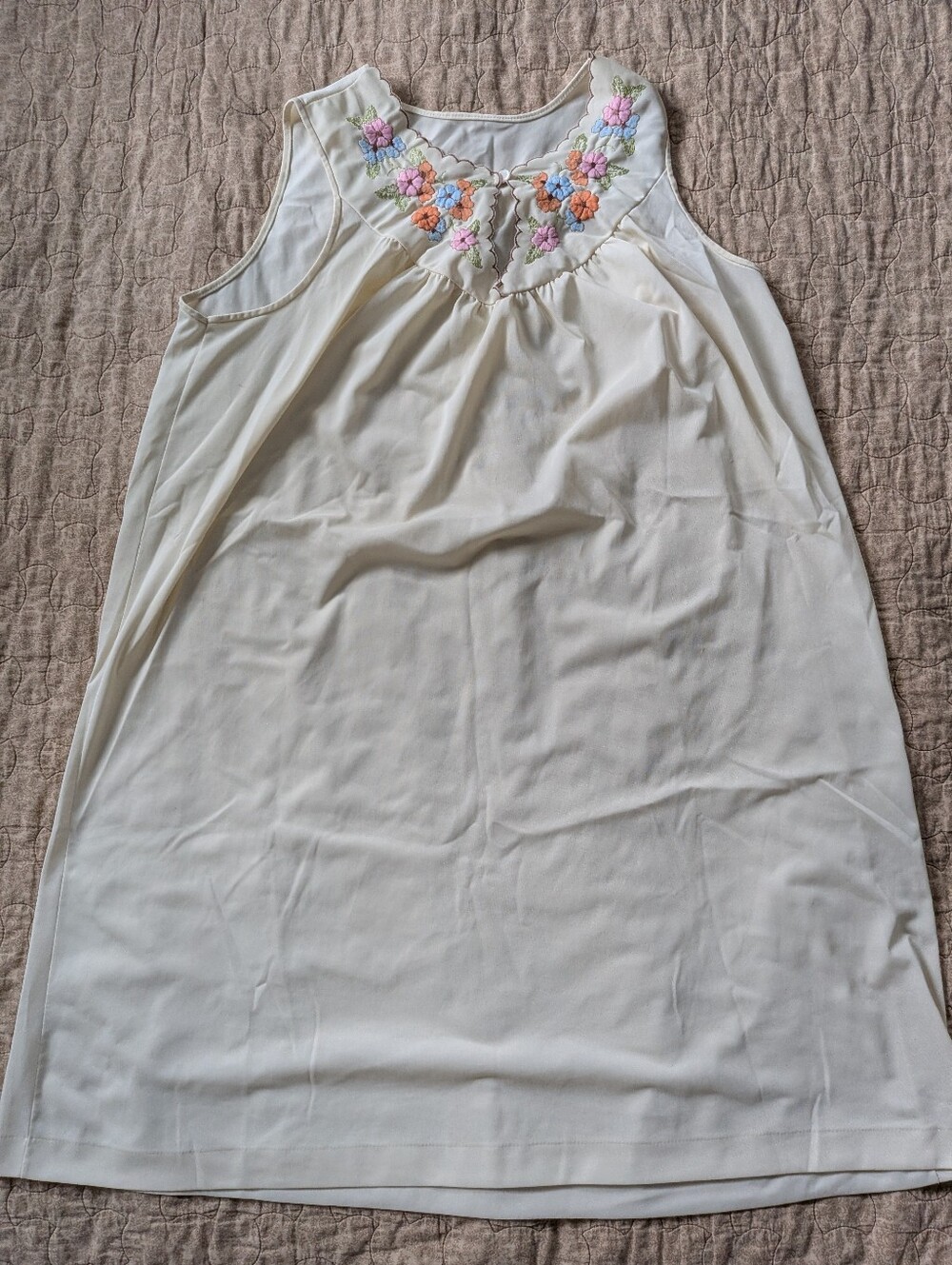 Cream Sleeveless Embroidered Vintage Nightgown (Large)